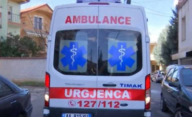 FËMIJA NË POGRADEC BIE NGA KARRIGIA NË SHTËPI/ Dërgohet me urgjencë drejt Traumës