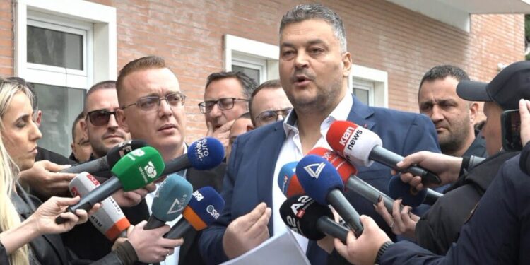 “DUAM BALLAFIQIM PËR AKUZAT”/ Demokratët e Durrësit i shkojnë Berishës në seli