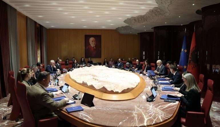 AMBASADA AMERIKANE NJOFTOI SE SHQIPËRIA ËSHTË SHËNJESTRUAR NGA IRANI/ Qeveria përgjigjet: Hamendje, nuk e kemi këtë informacion shqetësues