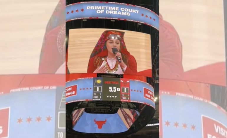 VIDEO EPIKE/ Momenti kur këndohet dhe kërcehet shqip në sfidën Chicago Bull – Indiana Pacer