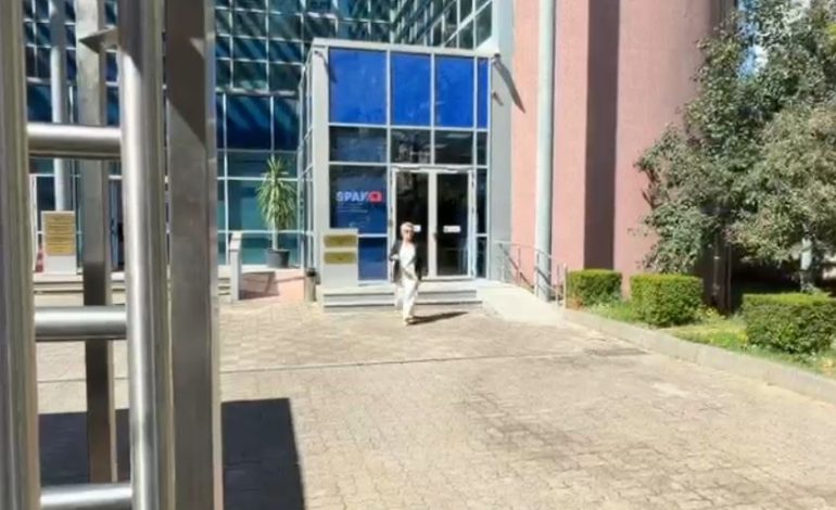 MASA “DETYRIM PARAQITJE”/ Monika Kryemadhi paraqitet në SPAK: Kur të dalin politikanët nga Prokuroria…