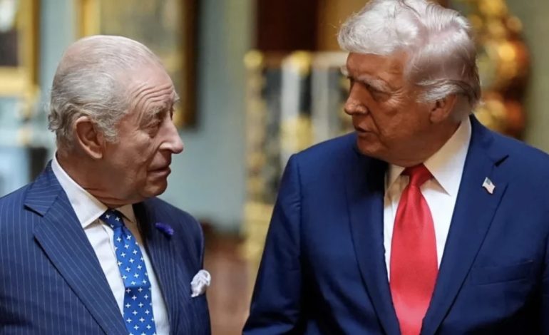 I PËRFSHIRË NË SKANDAL VËLLAI I TIJ/ Mbreti Charles “refuzon” të takohet me të mbijetuarat e abuzimeve të Epstein gjatë vizitës në SHBA