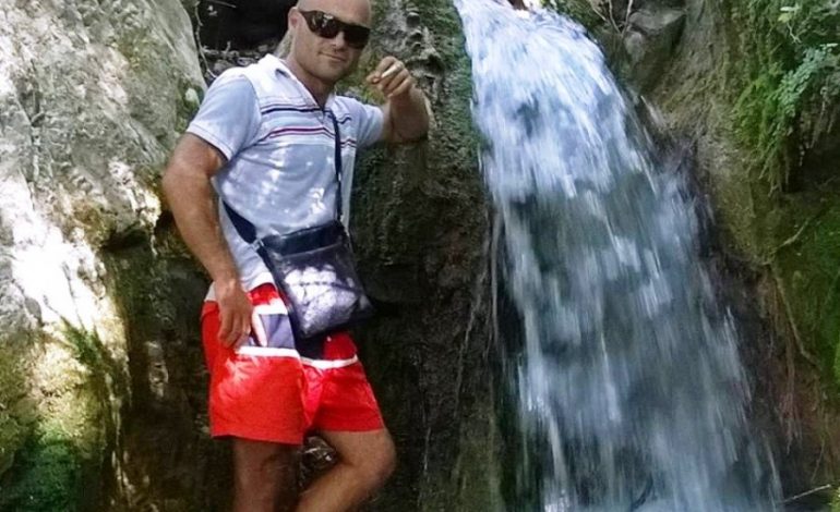 MASAKROI ME THIKË NJË PERSON PARA 9-VITESH/ Arrestohet në Belgjikë 29-vjeçari (EMRI)