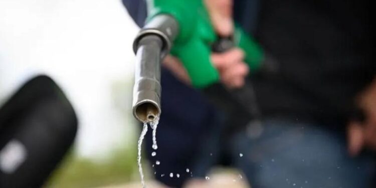 BORDI I TRANSPARENCËS UL NAFTËN ME 13 LEKE/ Do të shitet 197 lekë për litër! Benzina shkon në 172 lekë litri