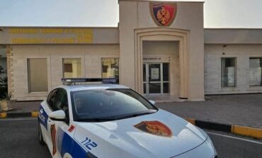 E PËSON KEQ 35-VJEÇARI NË VLORË/ Tentoi të digjte automjetin e punonjësit të policisë, ndalohet autori i dyshuar