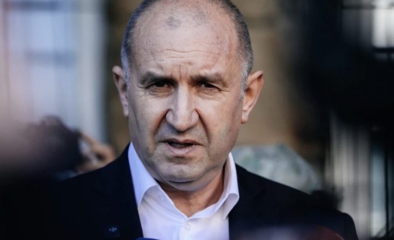 PROFILI/ Ushtarak, pilot luftarak dhe tashmë kryeministër! Kush është Rumen Radev, pro-rusi që fitoi zgjedhjet në Bullgari