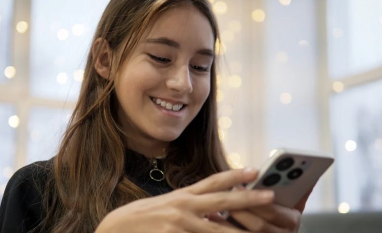 PARLAMENTI TURK MERR VENDIMIN/ Miraton ligjin për ndalimin e rrjeteve sociale për fëmijët nën 15 vjeç, masa të reja për kontrollin e përdorimit online