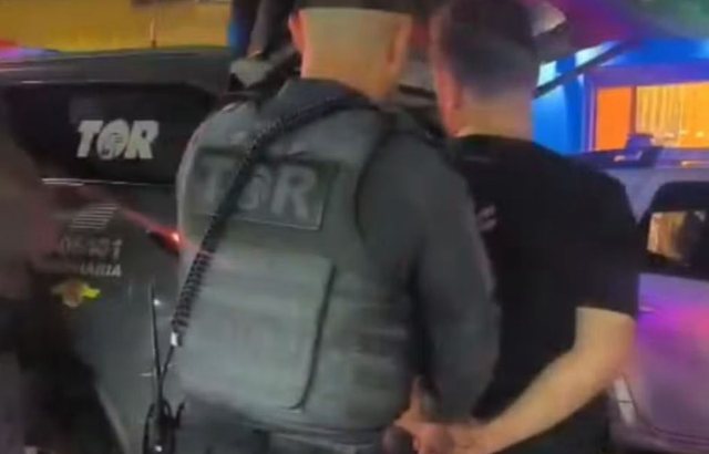 VIDEOLAJM/ Me pranga në duar, dalin pamjet e arrestimit të Ervin Matës në Brazil