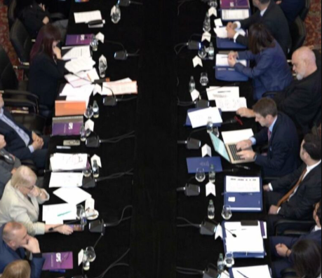 MBLEDHJA E GRUPIT PARLAMENTAR TË PS/ Rama: Diskutuam për “Punët e Shqipërisë” dhe anëtarësimin në BE