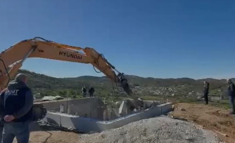 IKMT AKSION NË VLORË/ Shemb një objekt, ishte i ndërtuar pa leje…