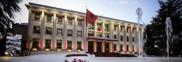 EMRAT/ Presidenti Begaj dekreton lirimin nga detyra të 5 ambasadorëve