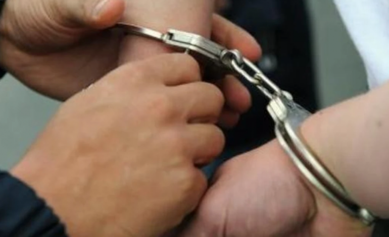 SHOKUESE/ Dyshohet se përdhunoi në prani të dy të miturve 10-vjeçarin në Gjirokastër, arrestohet në Kakavijë adoleshenti i shpallur në kërkim