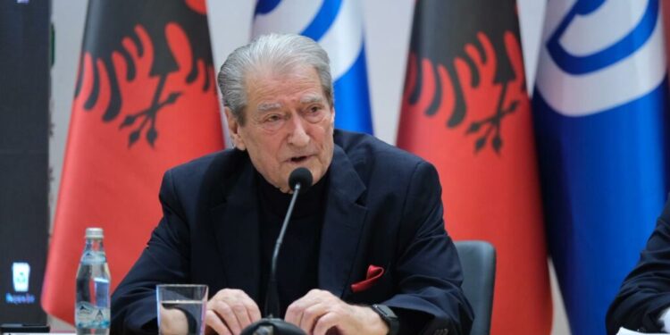 MBLEDHJE ME KRYETARËT E DEGËVE TË PD-së/ Berisha: Rama e ka kthyer PS-në në leckë