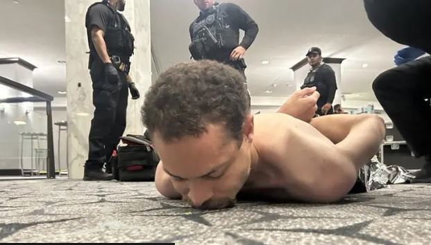 ISHTE I ARMATOSUR RËNDË/ Identifikohet autori i sulmit në eventin ku ndodhej presidenti Trump