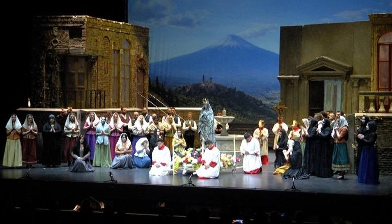 DY “BOTË” NË NJË MBRËMJE/ ‘Cavalleria Rusticana’ dhe ‘Gianni Schicchi’ bashkojnë dramën dhe komedinë në Teatrin e Operas dhe Baletit
