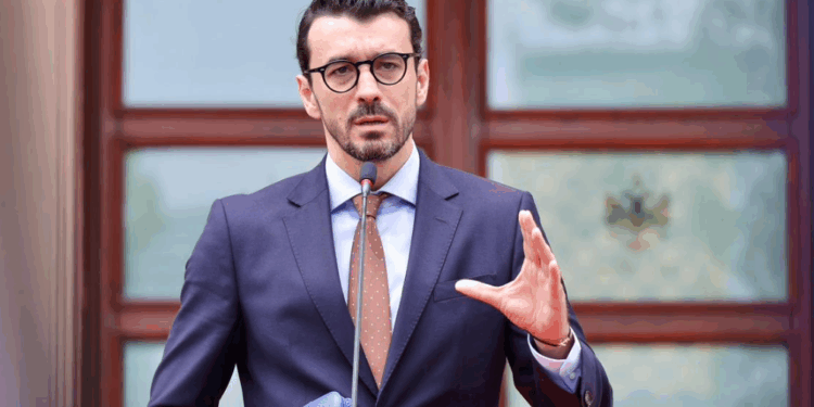 ÇMIMI I NAFTËS/ Karakaçi: Po marrim në konsideratë propozimet e Shoqatës së Transportit
