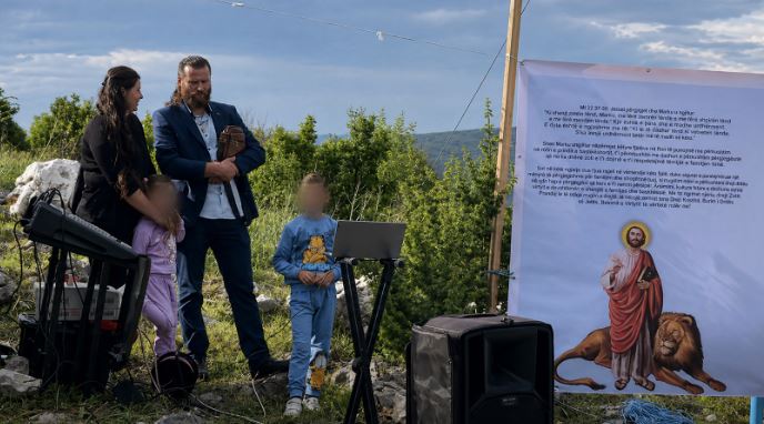 ATENTATI NË LEZHË/ Kreshnik Mujeci dhe gruaja e tij Gentjana organizatorë të Shën Markut. Morën pjesë 1 muaj më parë në protestën kundër ndërtimit të resortit në Rrjoll
