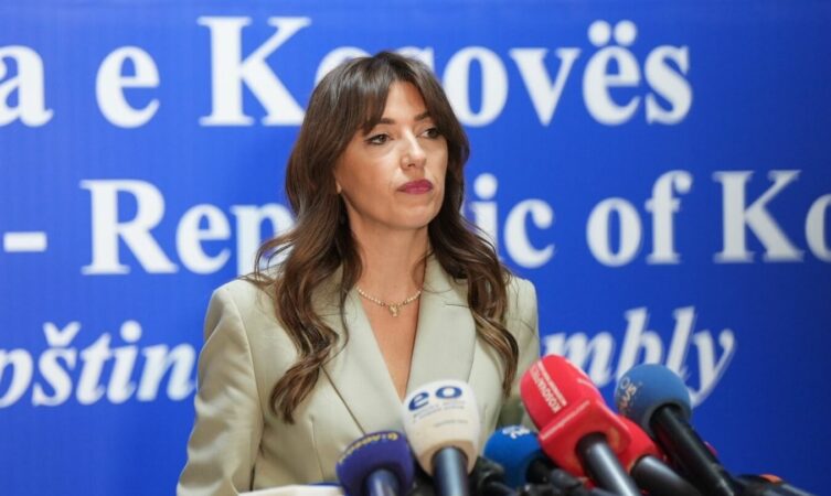 KOSOVA PA PRESIDENT/ Kryetarja e Kuvendit, Albulena Haxhiu paralajmëron se sot do të mbahet seancë plenare