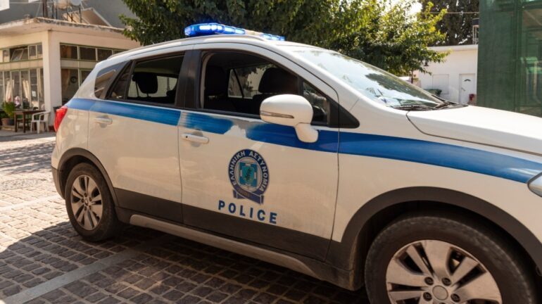 PLAGOSËN ME ARMË TË RIUN NË KËMBË/ Vetëdorëzohet një prej autorëve, në kërkim i riu shqiptar në Greqi