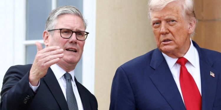 “JENI TË VJETËR…”/ Starmer replikon me Trump: Thoni ç’të doni, Britania nuk përfshihet në luftë