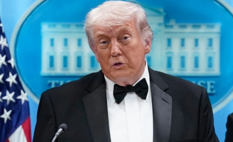 SULMI ME ARMË NË DARKËN E SHTËPISË SË BARDHË/ Reagon presidenti Trump: Autori u neutralizua nga Shërbimi Sekret