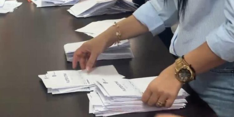 DALIN REZULTATET NË DISA DEGË TË PD/ Ja sa vota mori Berisha në Kolonjë, Korçë dhe Devoll