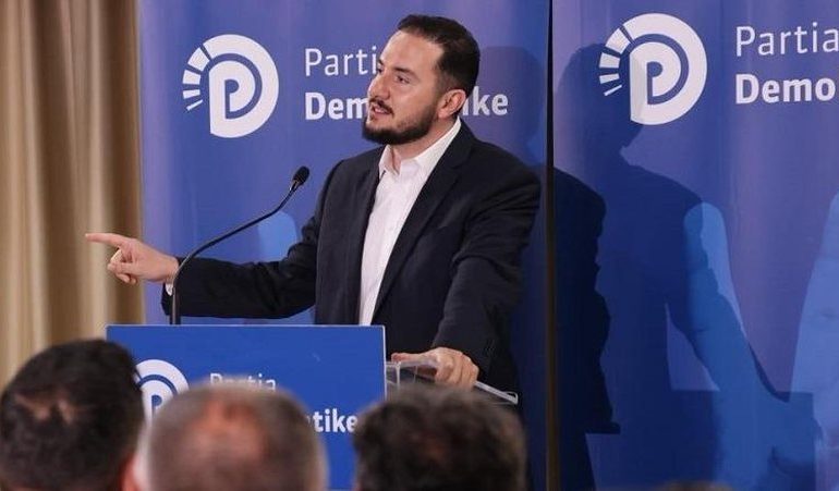 “BRAKTISJE TOTALE E FARSËS”/ Salianji reagon për zgjedhjet: Teatri me shtyrje orari i tepërt, nuk kanë votuar as 4000 gjithsej