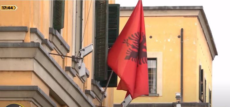NIS ZBATIMI I PAQES FISKALE/ Zerohen borxhet e bizneseve më të vjetra se 10 vjet, falen pjesërisht borxhe të tjera
