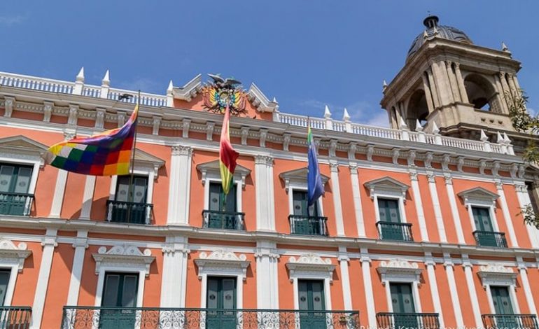 BOLIVIA LARGON AMBASADORIN KOLUMBIAN/ Dyshime për ndërhyrje në punët e brendshme