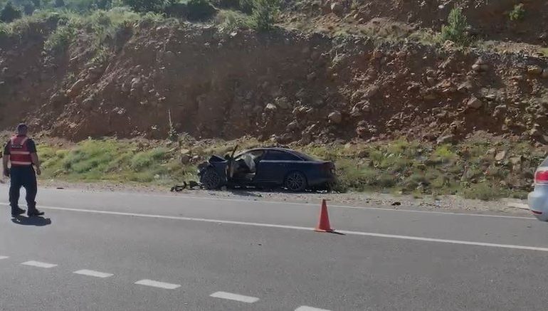 AKSIDENT I RËNDË NË RRUGËN E ARBRIT/ Si paraqitet gjendja shëndetësore e tre të plagosurve