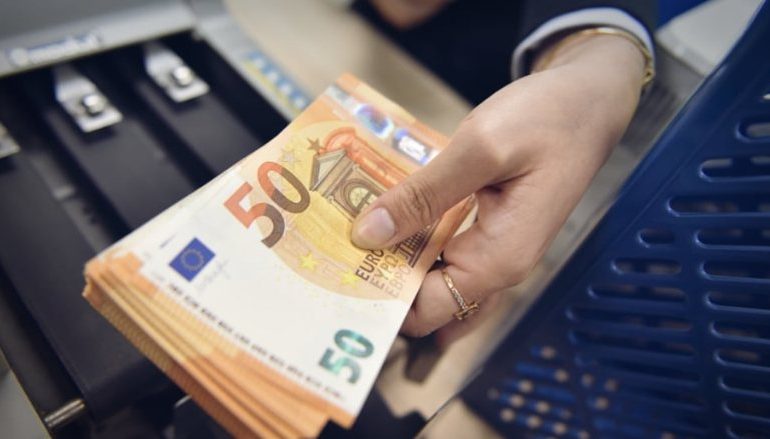 MË SHUMË KREDI NË MUAJIN PRILL/ Bizneset rritën kërkesat për investime, nga ana tjetër individët shtuan kursimet