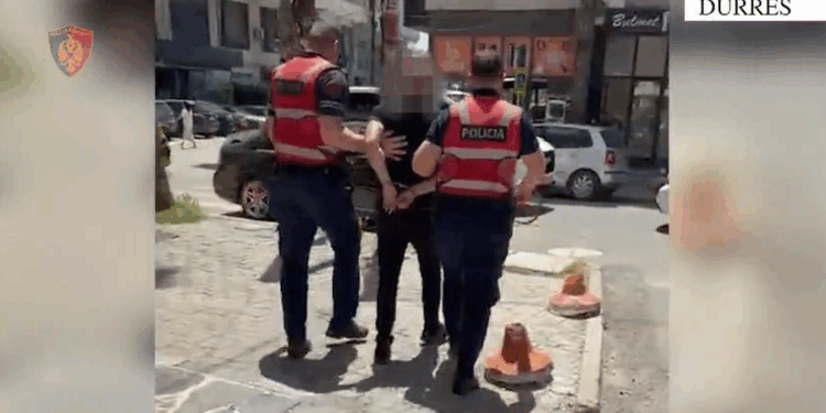 DROGË DHE PLAGOSJE/ Policia arreston dy të shumëkërkuar në Kavajë dhe Durrës