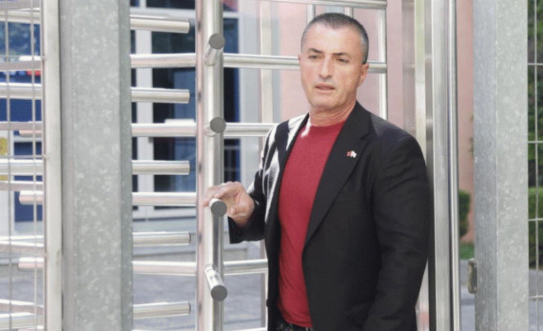 DY ORË NË PROKURORINË E POSAÇME/ Tërmet Peçi del nga SPAK, gazetarët e pyesin për përplasjen me Ramën