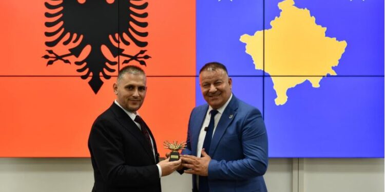 “VIZITË MES VËLLEZËRVE”/ Skënder Hita takim me homologun nga Kosova