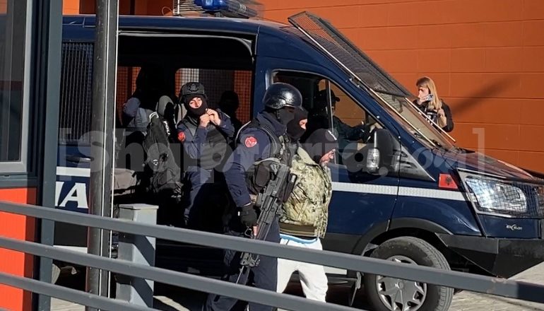 OPERACION ANTIDROGË NË ELBASAN/ 18 në pranga, 5 në kërkim! Kontrolle në disa banesa, sekuestrohet kokainë