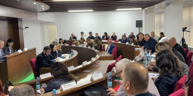 PAS VLORËS, EDHE LEZHA TARIFA TË REJA PËR PLAZHET/ Shezlonet nga 300 lekë deri në 2 mijë lekë