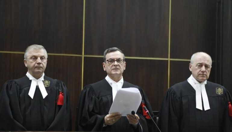 GJYKATA E LARTË VENDOS UNANIMISHT/ Rishikohet praktika e arrestit me burg: Të jetë i arsyetuar, Gjykatat të japin prova pse duhet paraburgimi dhe jo masë alternative