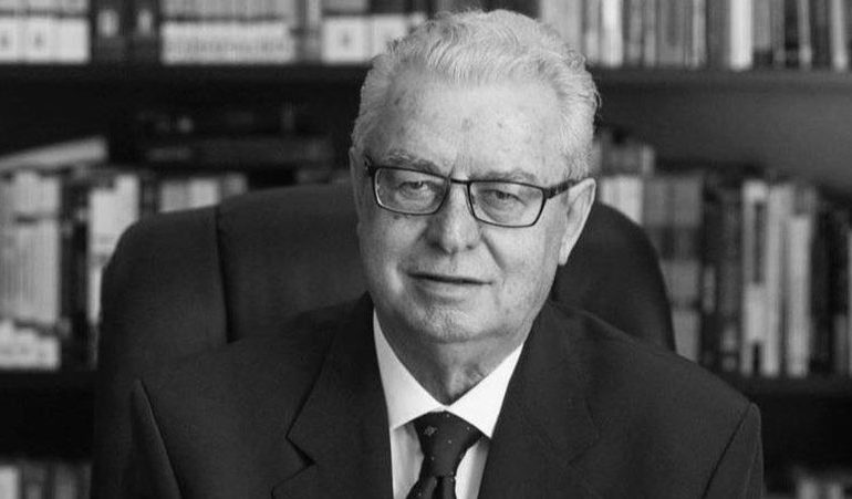 U SHUA NË MOSHËN 89-VJEÇARE/ Homazhe për ish-kreun e Kuvendit, Servet Pëllumbi