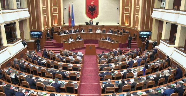 RENDI I DITËS/ Sot seancë plenare, çfarë pritet të diskutohet në Kuvend?