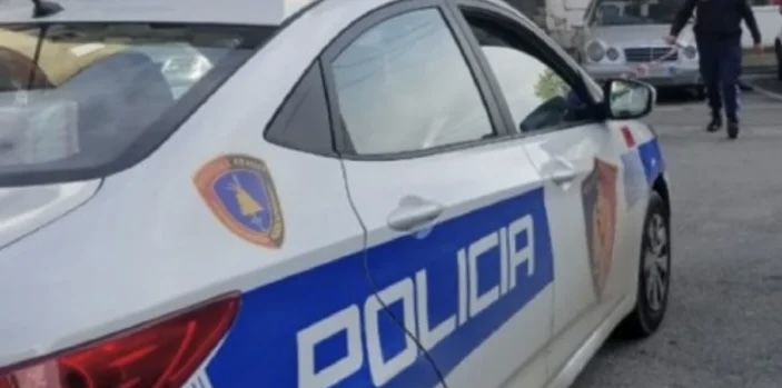 TRAGJIKE NË DURRËS/ 19-vjeçarja humb jetën pas vetëhedhjes nga pallati