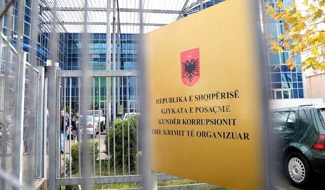 PAS VENDIMIT TË GJYKATËS SË LARTË/ 7 ish-zyrtarë duan lirim nga paraburgimi