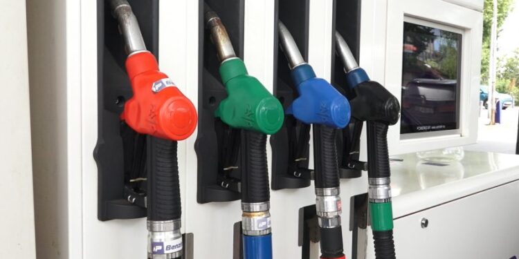 BORDI NDRYSHON SËRISH ÇMIMET E KARBURANTEVE/ Rriten nafta dhe benzina
