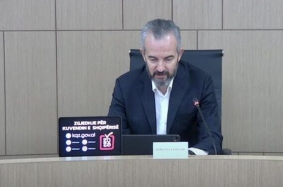 “JAM NË KONFLIKT INTERESI”/ Celibashi tërhiqet nga vendimmarrja për kryebashkiakun e Kuçovës