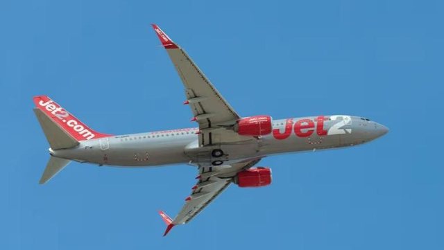 PRAG TRAGJEDIE/ Piloti pëson atak në zemër, avioni me 220 pasagjerë në bord bën ulje emergjence në Portugali
