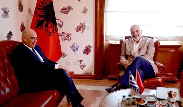 MINISTRI GREK I MBROJTJES VIZITË NESËR NË SHQIPËRI/ Axhenda: Nga takimi me Nufin, Ramën e Joanin, tek…