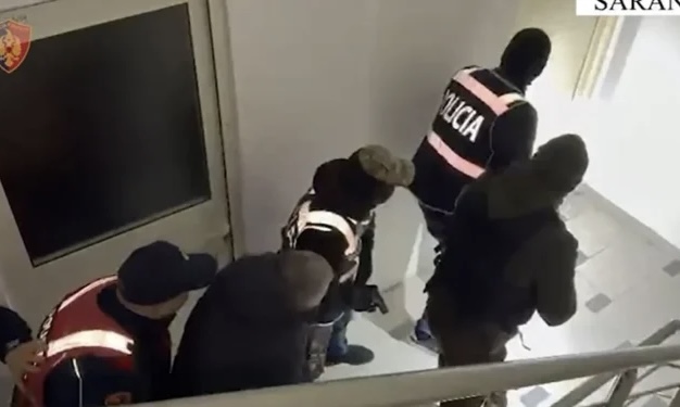 NDËRTIMET PA LEJE NË SARANDË/ Vijojnë arrestimet e policëve, zyrtarëve dhe ndërtuesve
