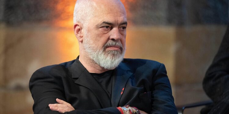 “LAJM I RREMË QË SHTETI PO FAL ZVËRNECIN”/ Rama: Ja si qëndron e vërteta