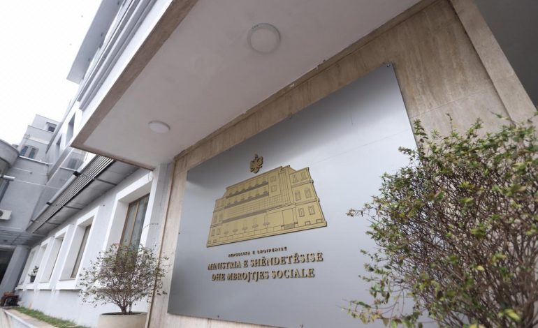 TERAPI HORMONALE NË QSUT? Ministria e Shëndetësisë: Udhëzuesi përbën një dokument orientues klinik, jo protokoll përfundimtar