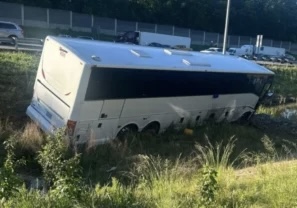 TRAGJIKE NË SHBA/ Autobusi përplaset me disa automjete, pesë viktima dhe dhjetëra të plagosur