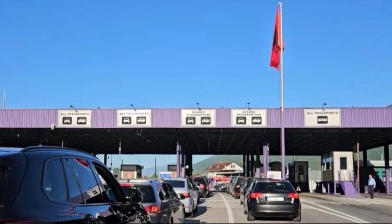 FUNDJAVË FLUKSI NË MORINË/ Mbi 32 mijë qytetarë kalojnë kufirin! Bregdeti, destinacioni i preferuar i pushuesve nga Kosova